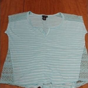 RUE21 Top Size Medium. Turquoise Color